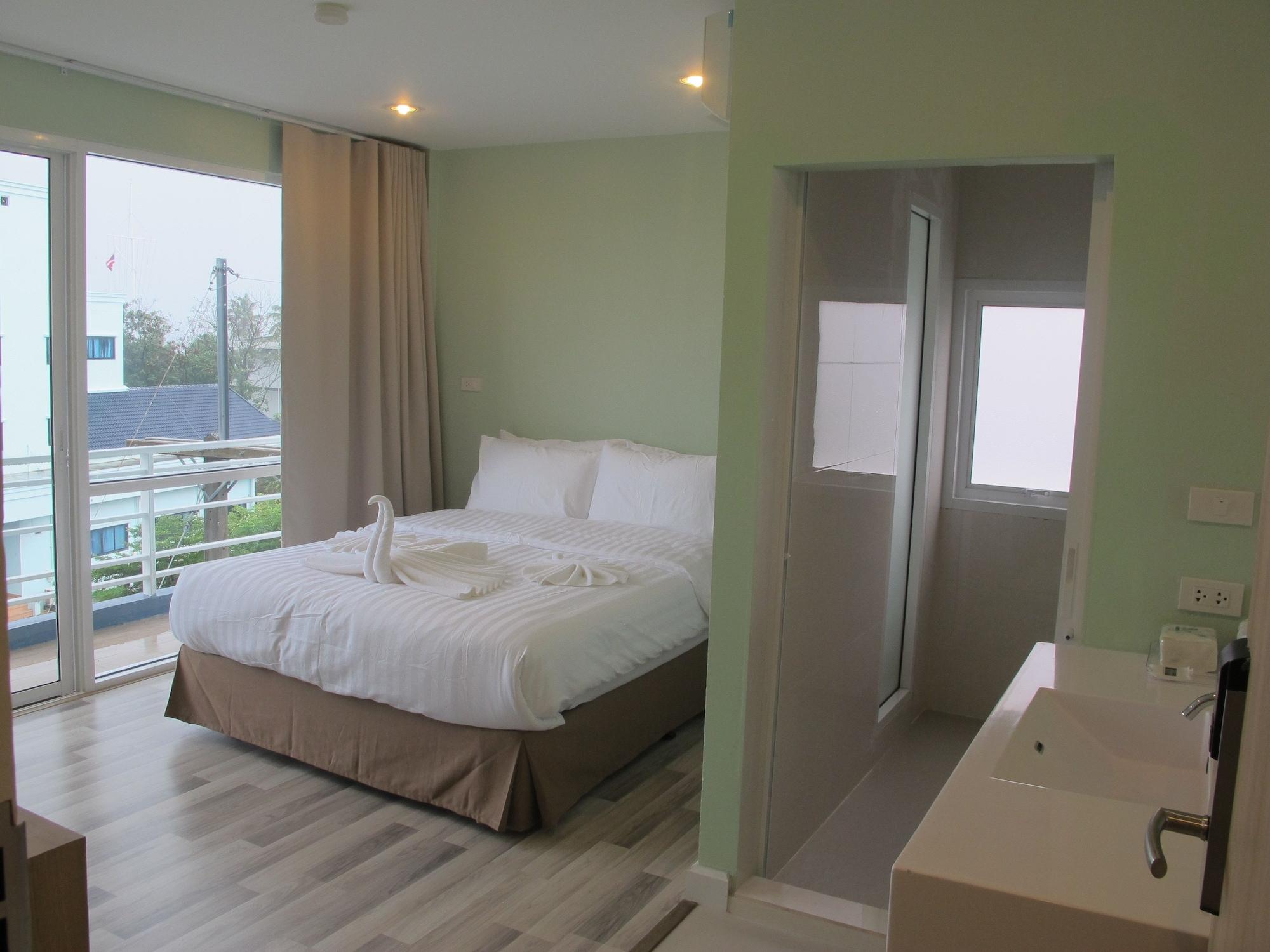 Nantra Hua Hin Hotel Exterior photo