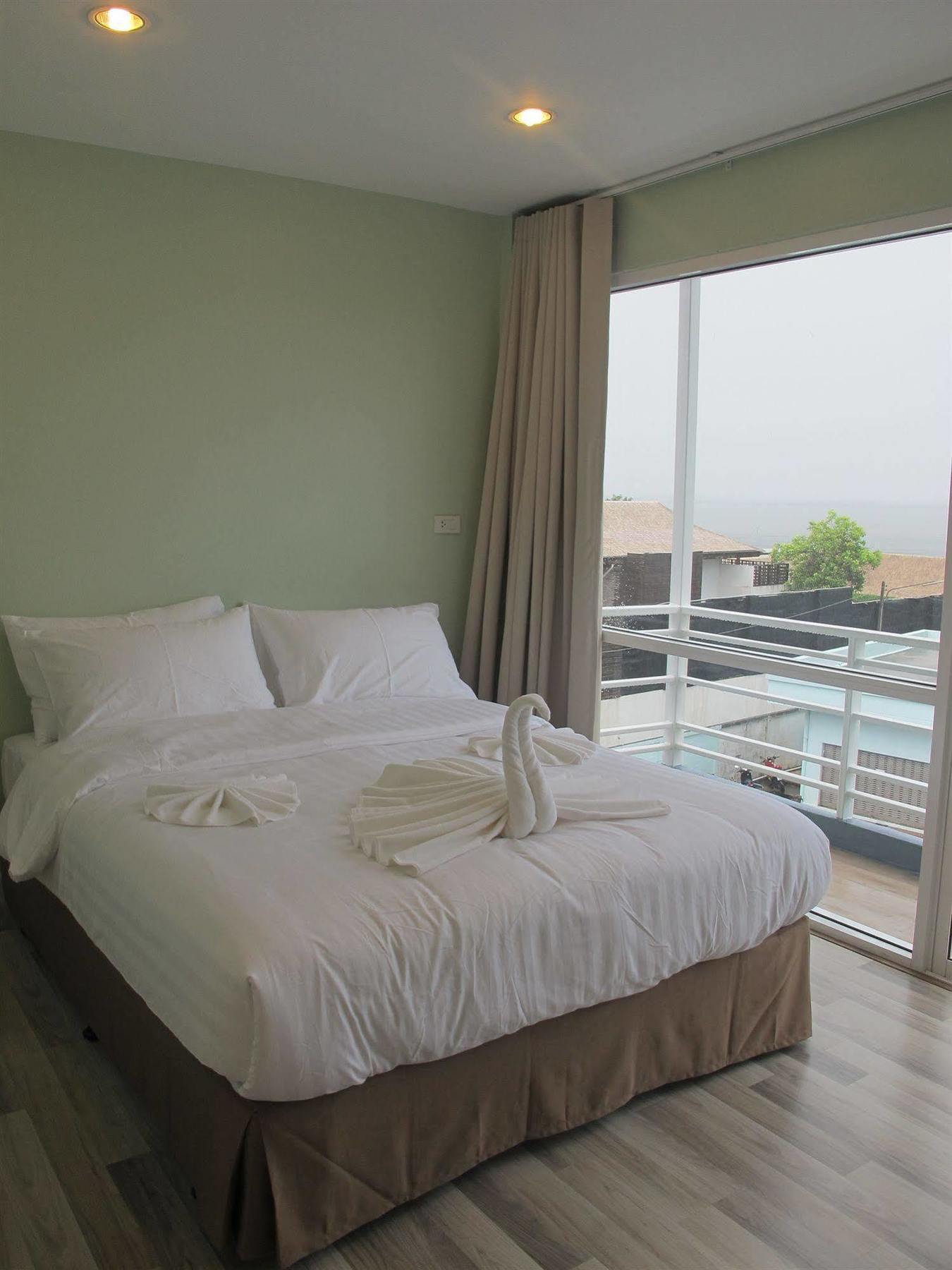 Nantra Hua Hin Hotel Exterior photo